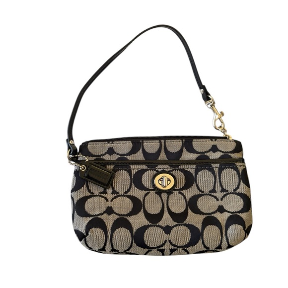 Coach Handbags - COACH Signature C Medium Wristlet BLACK/Grey Jacquard with hangtag and turnlock